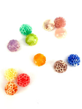 Mother Of Pearl Medium Flower Beads, Sku#M440