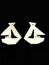 White South Sea Mother Of Pearl Sail Boat Sku#573