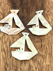 White South Sea Mother Of Pearl Sail Boat Sku#573