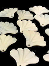 White South Sea Mother Of Pearl Fan Sku#M606