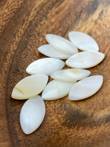 Pointed Oval Mother Of Pearl Shell, Sku#M2055