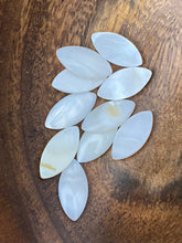 Pointed Oval Mother Of Pearl Shell, Sku#M2055